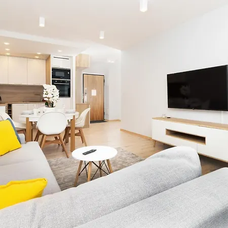 Center By Renters *